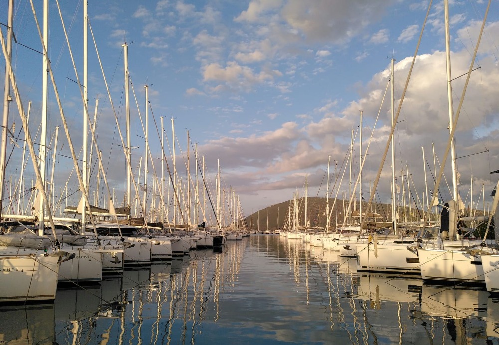 Image Yachtsegeln mit professionellem  Segellehrer | TeambuildingGuide